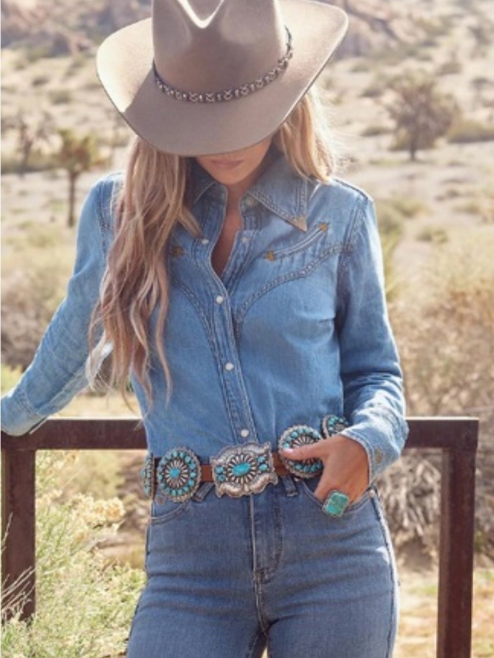 Wrangler x Lainey Wilson Moxie Western Denim Pearl Snap Shirt LARGE